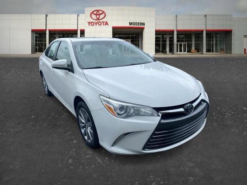 White 2017 Toyota Camry XLE