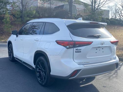2023 Toyota Highlander Platinum