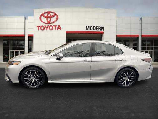 2024 Toyota Camry Hybrid SE