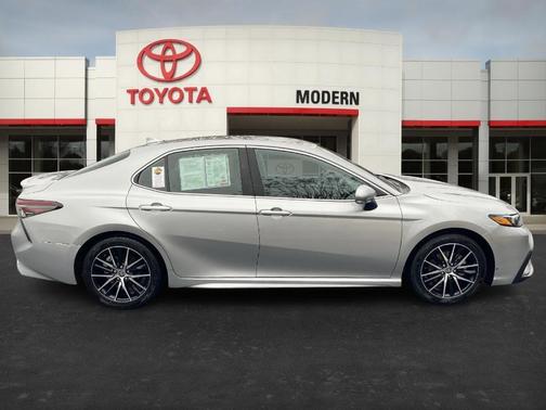 2024 Toyota Camry Hybrid SE