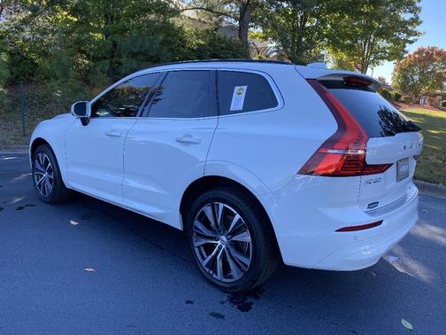 2022 Volvo XC60 B5 Momentum