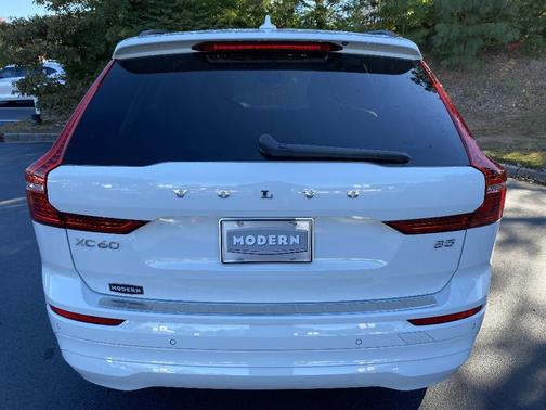 2022 Volvo XC60 B5 Momentum