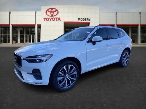 2022 Volvo XC60 B5 Momentum