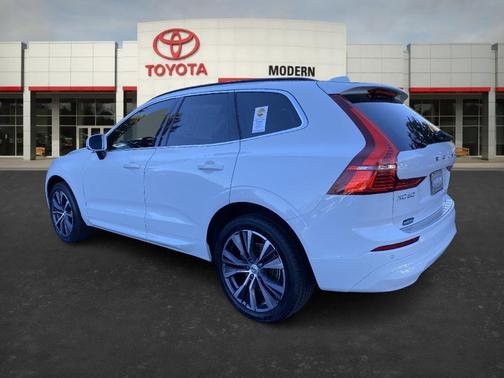 2022 Volvo XC60 B5 Momentum