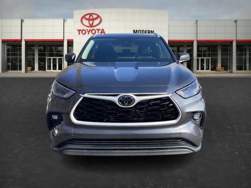 2025 Toyota Highlander XLE