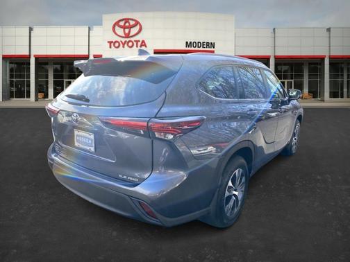 2025 Toyota Highlander XLE