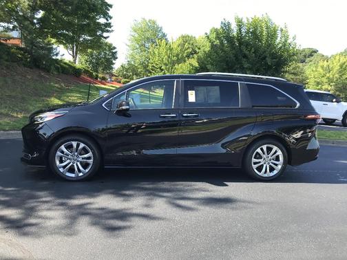 2022 Toyota Sienna Platinum 7 Passenger