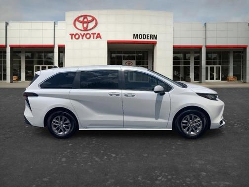 White 2023 Toyota Sienna XLE