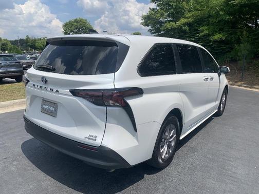 White 2023 Toyota Sienna XLE
