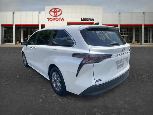 White 2023 Toyota Sienna XLE