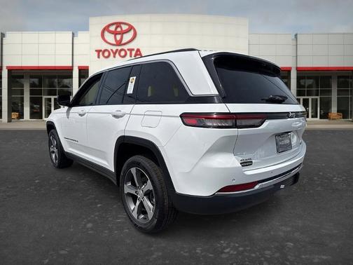 White 2023 Jeep Grand Cherokee Limited