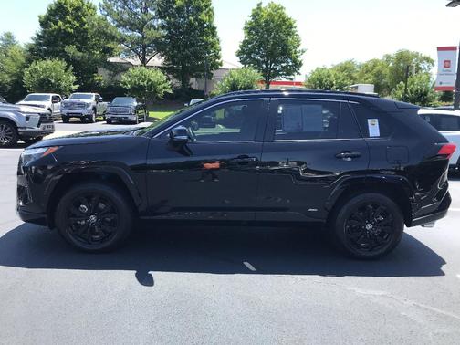 2022 Toyota RAV4 Hybrid SE