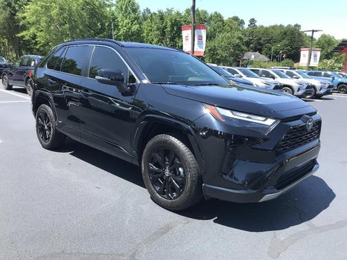 2022 Toyota RAV4 Hybrid SE