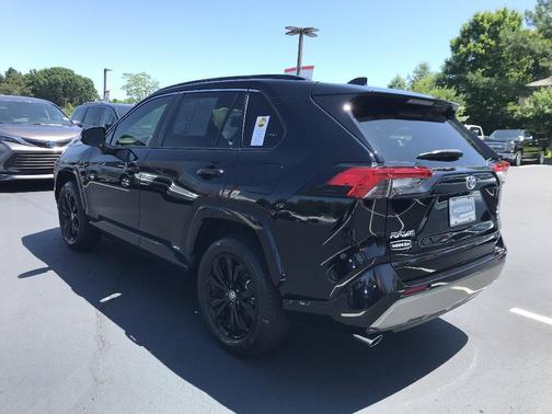 2022 Toyota RAV4 Hybrid SE