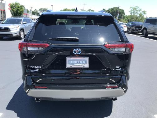 2022 Toyota RAV4 Hybrid SE