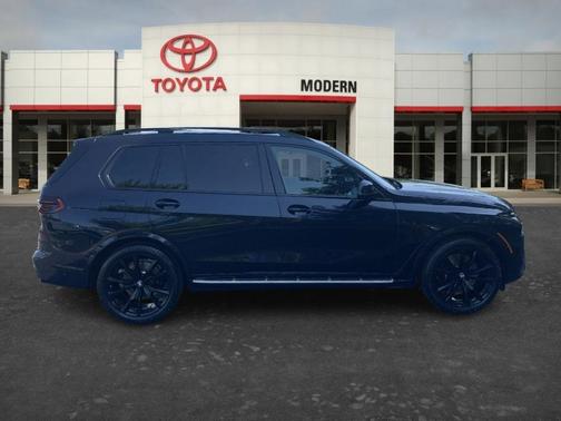 Black 2024 BMW X7 xDrive40i