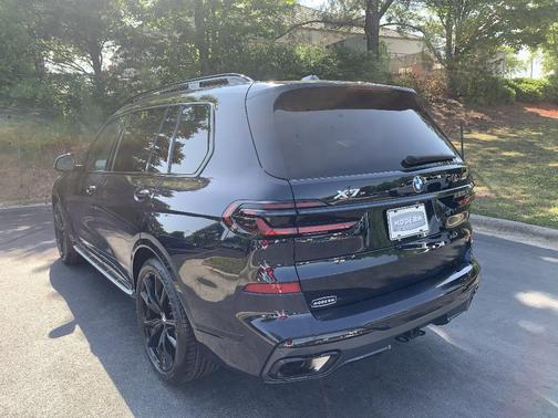 Black 2024 BMW X7 xDrive40i