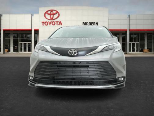 2026 Toyota Sienna XLE 8 Passenger