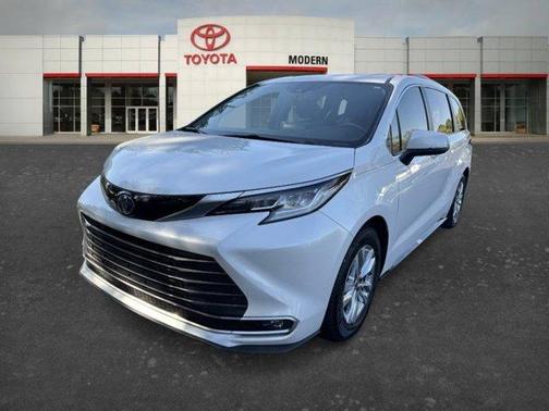 White 2022 Toyota Sienna Limited