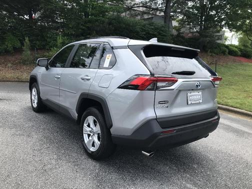 2020 Toyota RAV4 Hybrid XLE