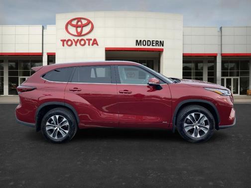 2025 Toyota Highlander Hybrid XLE