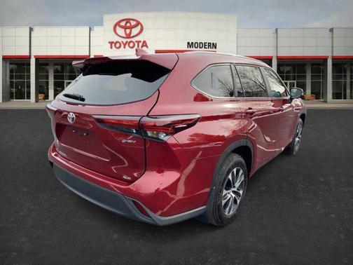 2025 Toyota Highlander Hybrid XLE