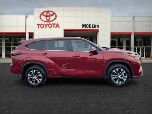 2025 Toyota Highlander Hybrid XLE