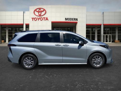 2025 Toyota Sienna XLE