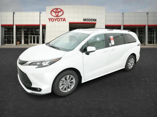 2025 Toyota Sienna XLE 8 Passenger