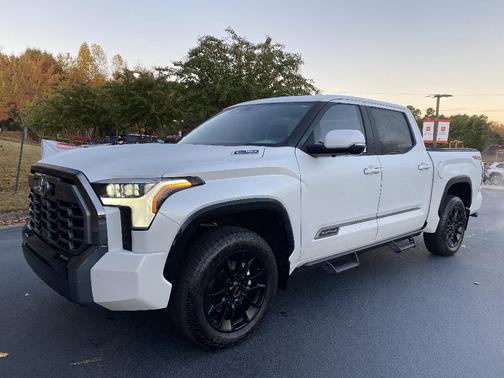 2025 Toyota Tundra Hybrid Platinum