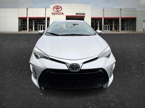 Silver 2018 Toyota Corolla SE