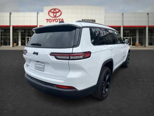 2022 Jeep Grand Cherokee L Laredo