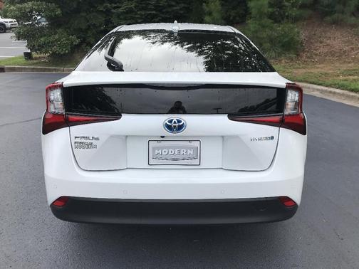 2022 Toyota Prius LE