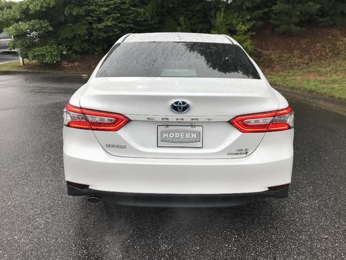 2020 Toyota Camry Hybrid XLE
