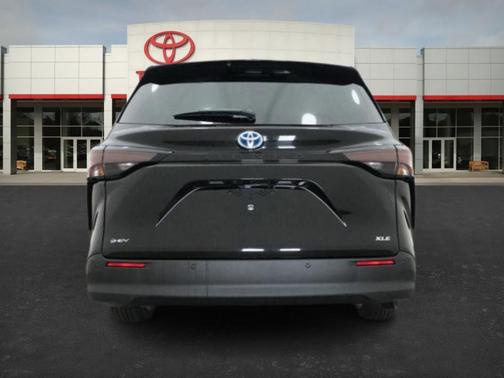 2025 Toyota Sienna XLE 8 Passenger