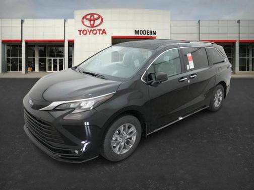 2025 Toyota Sienna XLE 8 Passenger