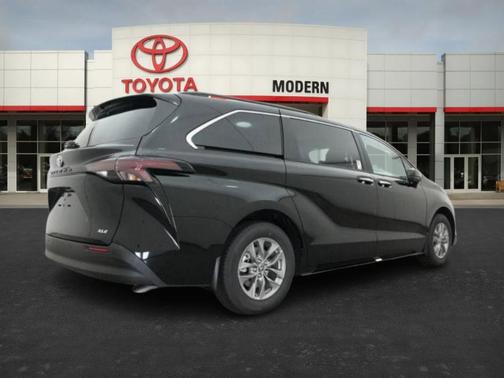 2025 Toyota Sienna XLE 8 Passenger