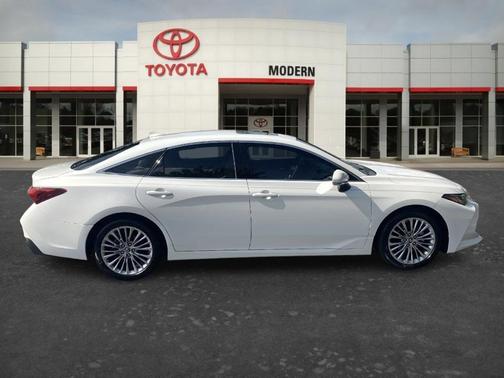 White 2019 Toyota Avalon Limited