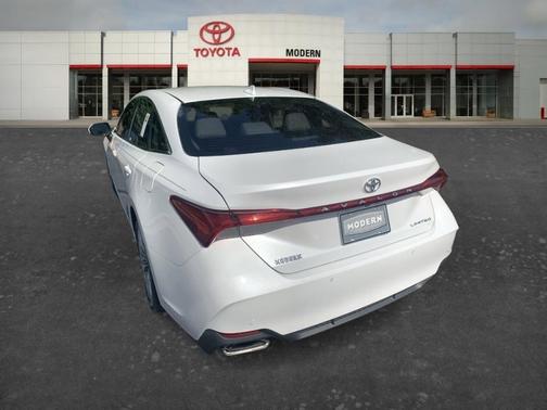White 2019 Toyota Avalon Limited