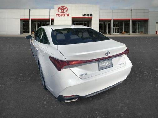 White 2019 Toyota Avalon Limited