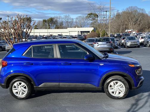 2023 Hyundai VENUE SE