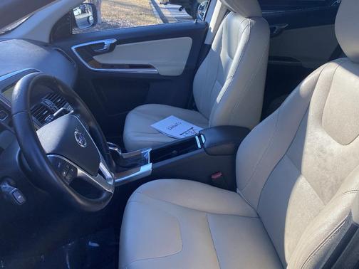 2016 Volvo XC60 T5 Drive-E Premier