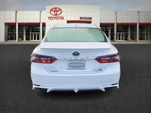 2022 Toyota Camry Hybrid SE