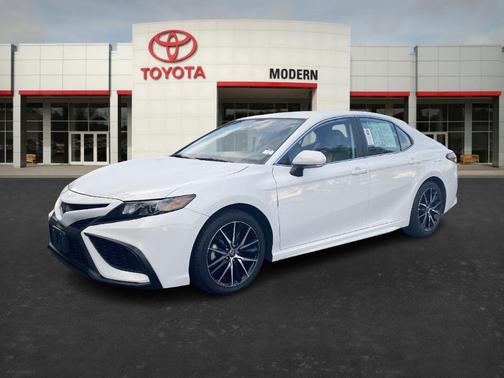 2022 Toyota Camry Hybrid SE