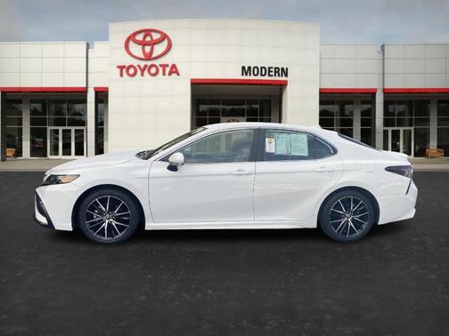 2022 Toyota Camry Hybrid SE