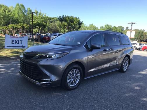 2024 Toyota Sienna XLE