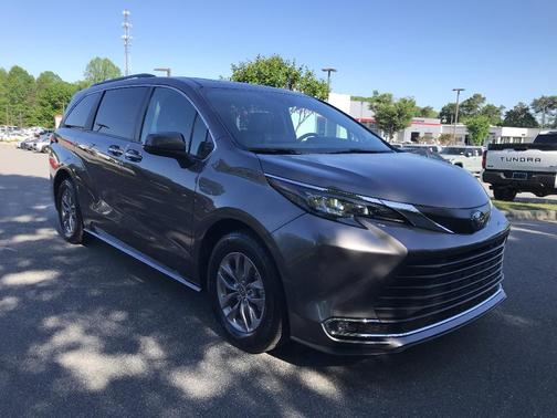 2024 Toyota Sienna XLE