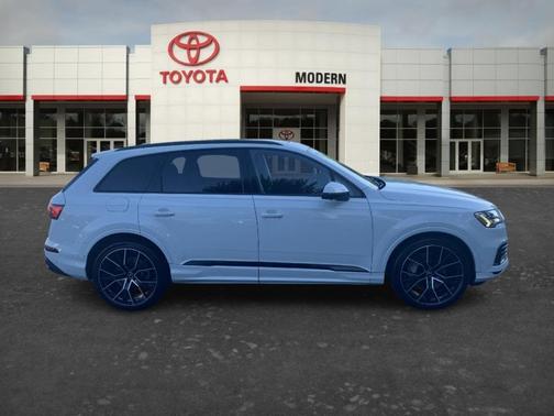 Glacier White Metallic 2022 Audi Q7 55 Prestige