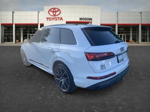 Glacier White Metallic 2022 Audi Q7 55 Prestige