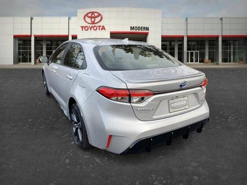 2025 Toyota Corolla Hybrid SE